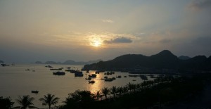 ile-cat-ba-baie-halong-vietnam-sunset