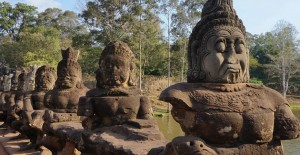 angkor-tom-porte-sud-geants