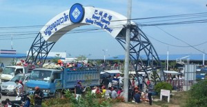 phnom-penh-cambodge-capitale-camion-usine