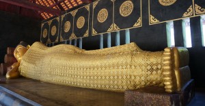 chiang-mai-nord-thailande-bouddha-couche