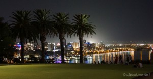 perth-kings-park-by-night-australie