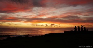 voyage-ile-de-paques-moais-sunset-ahu-tahai