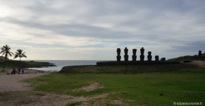 voyage-ile-de-paques-plage-anakena-moais-ahu-nau-nau-